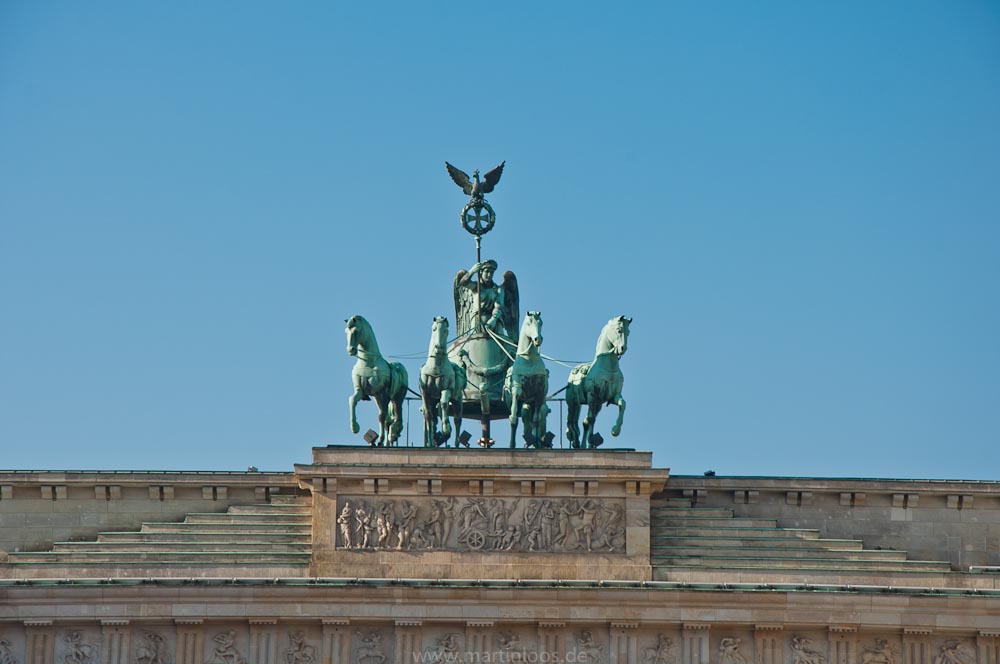 sehenswürdigkeiten-berlin-brandenburger-tor-statue
