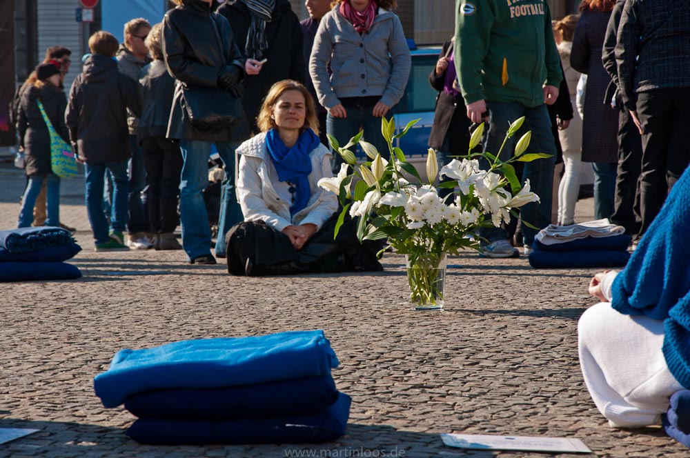 sehenswürdigkeiten-berlin-brandenburger-tor-meditation-1