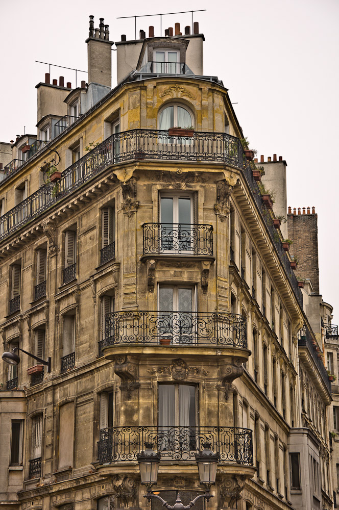 paris-architektur-haus-wand