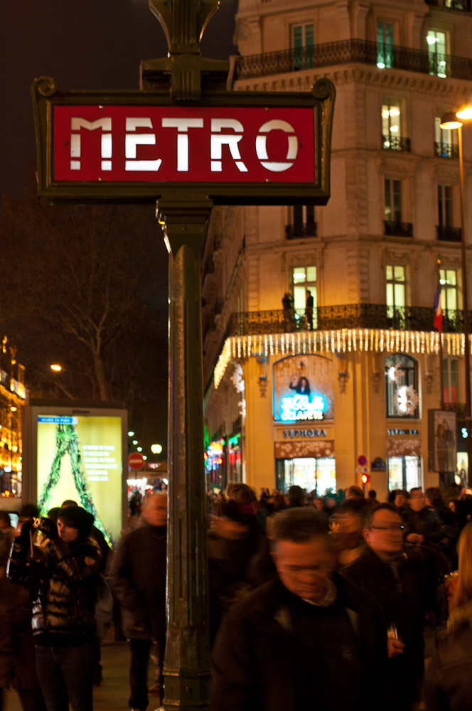 paris-architektur-metro-schild