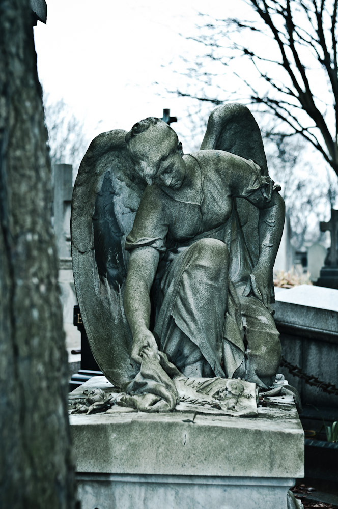 pere-lachaise-engel-statue